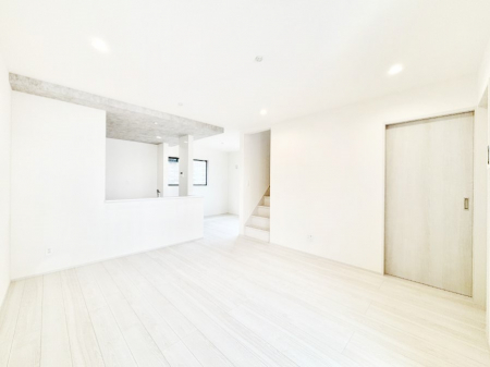 ���̑����ρ@�����`Living�`�@���r���O�ɊK�i�̂���Ԏ��ł���Ƒ��̃R�~���j�P�[�V�������X���[�Y�Ɏ��܂��ˁ��Ƃ肠���炵�ƐS�n�悢�Z�����a���ґ�Ȏ��Ԃ����Ƒ��݂�Ȃł��߂����������B