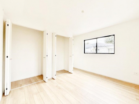 �Q���@�������P�������`Bed Room�`  �����ɂ͎��[�N���[�[�b�g�������I���i�g���̂��m���⏬���͂������A�G�ߕ��̂��m���Ȃǂ���������Ɛ������ڂ����܂������܂��B  ������Ԃ��L���g�p�ł��܂��ˁB