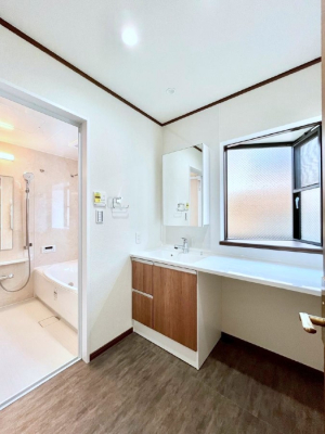 ̑@Ă̂ŎC̑ꏊłC\s܂B̐gxxCǂI