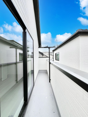 �o���R�j�[�@�����`Balcony�`  �o���R�j�[�͉������z���������݁A���z�c����󕨂��C�����悭�������Ƃ��ł��܂��B  �g���₷���J���I�ȃo���R�j�[�ł����z�����������Ղ�~�蒍���A�o���R�j�[�t���Z�܂��B  