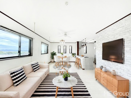 ���r���O�@�Ƒ��̘a�₩�ȉ�b���������Ă������B�J�����̂��郊�r���O�ł��B���Ƌ��CG�ł�  