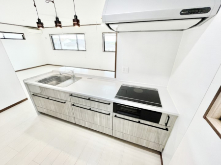 �L�b�`���@���r���O�ŗV�Ԃ��q�l�������Ȃ��炨�������ł���ΖʃL�b�`���B  