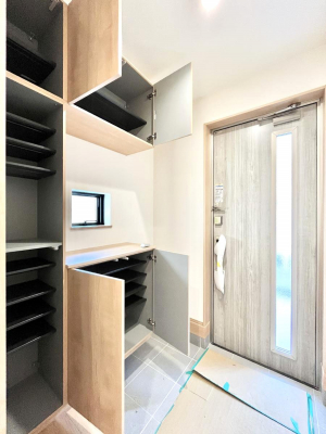 ���̑����ρ@�ݔ���A�����������Ղ���[�ł���V���[�Y�{�b�N�X�ŉƑ��S���̌C���A���ւ�������B  