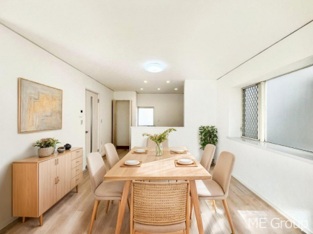 rO@Ƃ肠LrO͉Ƒ݂Ȃ̌e̋Ԃł@ƋCGł