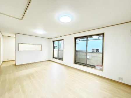 rO@邢2KrOIO̎VbgAEgĉƑ̃vCoV[܂B