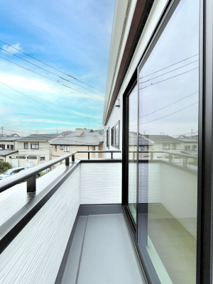 oRj[@`Balcony`  oRj[͉z݁Azc󕨂C悭Ƃł܂B  g₷JIȃoRj[łzՂ~蒍AoRj[tZ܂B  