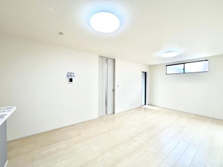 rO@`Living`@O̗ȂVvłLDKB傫ȑނ̂Ŏ邭AƑ̌ȅƂăsb^łBJƓ̗ǂ𐥔񂲗I