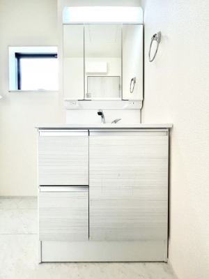 ʑEʏ@`Dressing Room`@ÂȂ肪Ȑʏƍ̌ƊC\Ȃ̂ŋC悭g܂BOʋ^Cv̐ʑ͋[ŎU炩肪ȐʏXbL