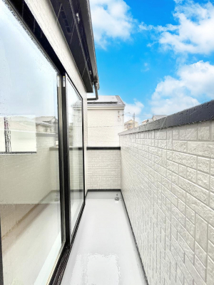 �o���R�j�[�@�����`Balcony�`  �o���R�j�[�͉������z���������݁A���z�c����󕨂��C�����悭�������Ƃ��ł��܂��B  �g���₷���J���I�ȃo���R�j�[�ł����z�����������Ղ�~�蒍���A�o���R�j�[�t���Z�܂��B  