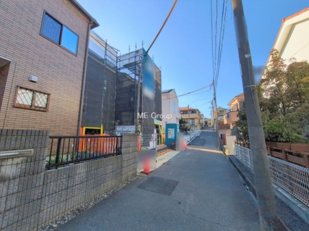 ���n�O�ώʐ^�@�`Exterior�`�@�O�ʓ��H�F�k�� 4m ����  �O�ʓ��H�͊ՐÂȏZ��n���͂���Ԓʂ�̏��Ȃ����H�B���Ԃ̏o��������炭�炭�ł��I���s���_�E���n���w�̂���]�́A���C�y�ɂ��₢���킹���������I