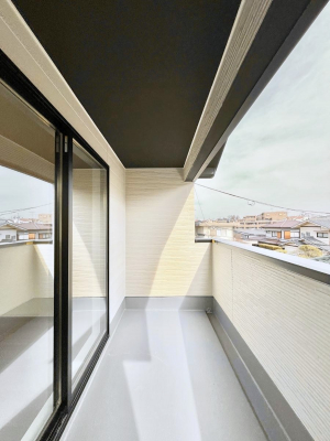 �o���R�j�[�@�����`Balcony�`  �o���R�j�[�͉������z���������݁A���z�c����󕨂��C�����悭�������Ƃ��ł��܂��B  �g���₷���J���I�ȃo���R�j�[�ł����z�����������Ղ�~�蒍���A�o���R�j�[�t���Z�܂��B  