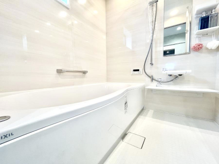 @`Bath Room`@͋C̗ŖɌătbVB@\tĂ̂ŗׂ̐@uŐ􂢏オ󕨂AJ̓VCCɂ邱Ƃ\łB