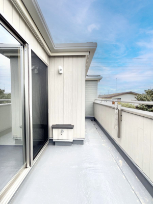 oRj[@`Balcony`@̃oRj[̑Oɂ͉_ȊOɑzՂ̂܂B󕨂₷A薾邭ĈĂ܂Bg₷JIȃoRj[ł