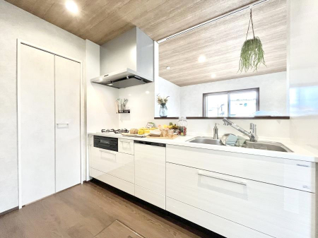 Lb`@`Kitchen`@LĎg₷Lb`ȂƑłɗAЕtԂȂłႢ܂[Ղ肠̂ŁAƐȈۂۂĂ܂B