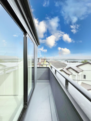 oRj[@`Balcony`  oRj[͉z݁Azc󕨂C悭Ƃł܂B  g₷JIȃoRj[łzՂ~蒍AoRj[tZ܂B  