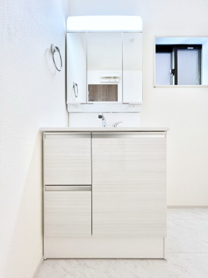 ʑEʏ@`Dressing Room`  FœꂳĂƁAXbLƐۂ܂B  ̗ɂ͂ՂƎ[Xy[XWI  ́AVv@\dāB