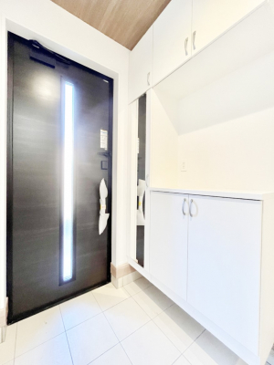 ���ց@�����`Entrance�`�@���ʔ��~���[�t�Ȃ̂ŁA���o�����O�̐g�����Ȃ݃`�F�b�N�Ɂ��􌺊ւ͂��q�l�����o�}�������ԍŏ��̏ꏊ�A�A���Ă��鎞�ɓ���ŏ��̏ꏊ�B����ȏꏊ�����炱���A���ǂ���ԂɁc��