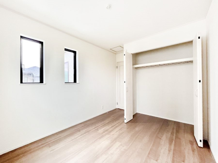 q@a`Bed Room`@q͂qlɂƂđϏdȖ܂Bqlŉ߂Ԃ^邱ƂŁAh׋ԂRƑ܂畔̕Еt|ȂǂƂɌq܂B