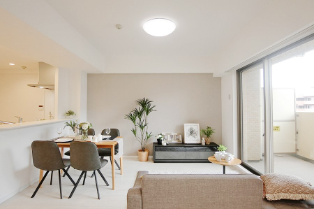 rO@`Living`@邢zA͋̕Cɖ郊rO_CjO BSnǂAƑF芰e̋ԂƂȂ肻łBʐ^̓C[Wł