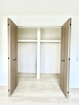 ���[�@�������P�������`Closet�`�@�ǖʃN���[�[�b�g������΃^���X��u���K�v���Ȃ��A�o������̂Ȃ��X�b�L����Ԃ��ێ��ł��܂��B����ꂽ�X�y�[�X��L���Ɋ��p�ł������B��̕i�Ȃǂ����Ղ���[�o���܂��ˁ�