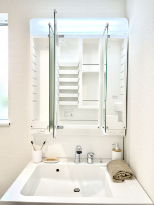 ���̑����ρ@�ݔ����P�������O�ʋ��̗��ɁA���ϕi��q���p�i�Ȃǂ����[�\�B���ʑ����������ƕۂ��܂��I