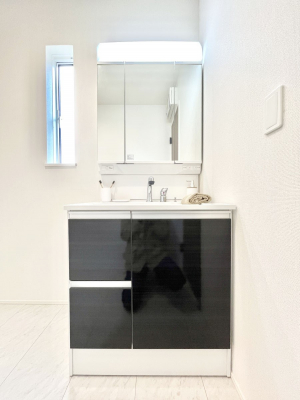 ���ʑ�E���ʏ��@�������P�������`Dressing Room�`�@�Â��Ȃ肪���Ȑ��ʏ�����������ƍ̌��Ɗ��C���\�Ȃ̂ŋC�����悭���g�������܂��B�O�ʋ��^�C�v�̐��ʑ�͋������[�ŎU�炩�肪���Ȑ��ʏ����X�b�L����