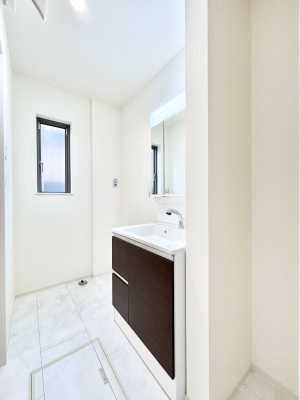 ���̑��@������B�������`Dressing Room�`�@�Â��Ȃ肪���Ȑ��ʏ�����������ƍ̌��Ɗ��C���\�Ȃ̂ŋC�����悭���g�������܂��B�O�ʋ��^�C�v�̐��ʑ�͋������[�ŎU�炩�肪���Ȑ��ʏ����X�b�L����