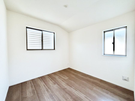 �Q���@������B�������`Bed Room�`�@2�ʍ̌����m�ۂ������邢�����́A���ʂ����ǂ��A��ϋ��S�n�̗ǂ���ԂƂȂ��Ă���܂��B�u�₩�ȕ��������ċN���钩�́A���K�����̎n�܂�ɁI���������ʕ����ƂĂ��ǂ��Z�܂���