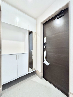 ���ց@������A�������`Entrance�`�@���ʔ��~���[�t�Ȃ̂ŁA���o�����O�̐g�����Ȃ݃`�F�b�N�Ɂ����ւ͂��q�l�����o�}�������ԍŏ��̏ꏊ�A�A���Ă��鎞�ɓ���ŏ��̏ꏊ�B����ȏꏊ�����炱���A���ǂ���ԂɁ�