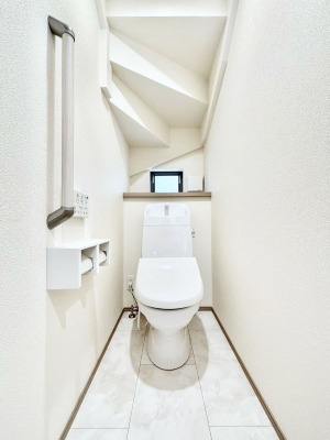 �g�C���@������A�������`Toilet�`�@�Y��E�X�b�L���E���K�ȃE�H�V�����b�g�t�g�C���ł��낰���Ԃł��B�̌������薾�邭�A���K��ԂƂȂ��Ă���܂��������g���ꏊ�����炱���̔z���ł��I