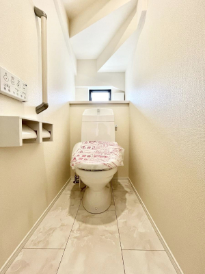 �g�C���@�g�C����1�K��2�K���ꂼ��ɔz�u����Ă��ĂƂĂ��֗��ł��B 