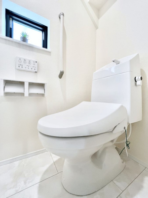 �g�C���@�g�C����1�K��2�K���ꂼ��ɔz�u����Ă��ĂƂĂ��֗��ł��B 