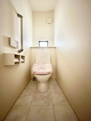 �g�C���@�g�C����1�K��2�K���ꂼ��ɔz�u����Ă��ĂƂĂ��֗��ł��B 