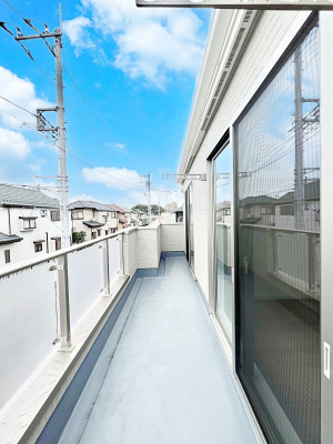 �o���R�j�[�@�������Q�������`Balcony�`�@������̃o���R�j�[�̑O�ɂ͉_�ȊO�ɑ��z���Ղ���̂�����܂���B�����󕨂������₷���A����薾�邭�C�����̂������������Ă��܂��B�Ƒ��S�����̐��󕨂���C�Ɋ����܂��B