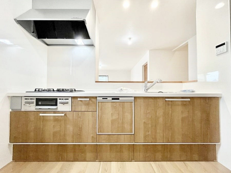 �L�b�`���@�������Q�������`Kitchen�`�@��b���e�ރ��r���O�A�������������Ȃ�L�b�`���B�Ƃ́A�������������ł͂Ȃ��A��炵��������A���K�ɂ���ꏊ�B�Ί�̖����A���炬�̓��X�̂��߂ɁA�ŐV�̐ݔ��E�d�l���̗p�B