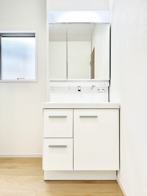 ���ʑ�E���ʏ��@�������Q�������`Dressing Room�`�@�Â��Ȃ肪���Ȑ��ʏ�����������ƍ̌��Ɗ��C���\�Ȃ̂ŋC�����悭���g�������܂��B�O�ʋ��^�C�v�̐��ʑ�͋������[�ŎU�炩�肪���Ȑ��ʏ����X�b�L����