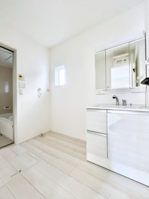 ���̑��@�������Q�������`Dressing Room�`�@�Â��Ȃ肪���Ȑ��ʏ�����������ƍ̌��Ɗ��C���\�Ȃ̂ŋC�����悭���g�������܂��B�O�ʋ��^�C�v�̐��ʑ�͋������[�ŎU�炩�肪���Ȑ��ʏ����X�b�L����