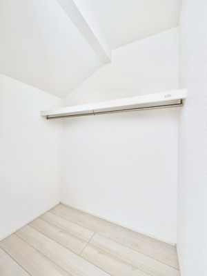 ���̑��@�������Q�������`Walk-in Closet�`�@��������̗m���������Ă��V���ɂȂ�ɂ����E�H�[�N�C���N���[�[�b�g�B�m���ȊO�ɂ��A���i�g��Ȃ��Ɠd��X�[�c�P�[�X�A�X�g�b�N�i�Ȃǉ��ł��Еt����������Ԃł��B