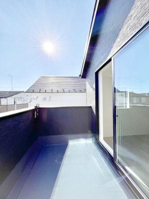 �o���R�j�[�@�������P�������`Balcony�`  �o���R�j�[�͉������z���������݁A���z�c����󕨂��C�����悭�������Ƃ��ł��܂��B�g���₷���J���I�ȃo���R�j�[�ł����z�����������Ղ�~�蒍���A�o���R�j�[�t���Z�܂��B  