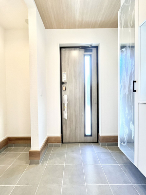 ���ց@����