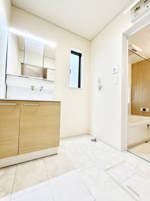 ̑@C`Dressing Room`@ÂȂ肪Ȑʏƍ̌ƊC\Ȃ̂ŋC悭g܂BOʋ^Cv̐ʑ͋[ŎU炩肪ȐʏXbL