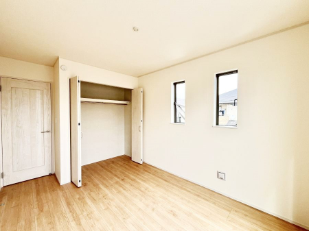 Q@C`Bed Room`  Sɂ͎[N[[bgIiĝm⏬͂AGߕ̂mȂǂƐڂ܂܂B  ԂLgpł܂ˁB