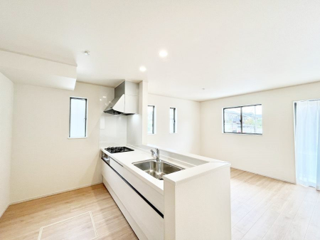 Lb`@C`Kitchen`@u͉낤vȃLb`Ȃv藿łႢ܂BLb`̓rO]ł܂BƑȂ邨Ƃɂ܂B