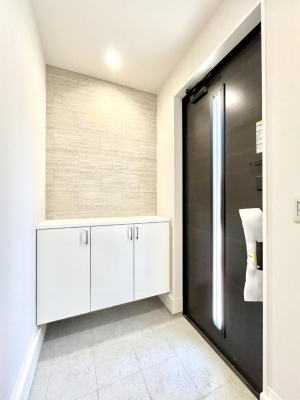 ���ց@�������R�������`Entrance�`�@�Ƃ̒��ł��q�l���}����ŏ��̏ꏊ�ł��錺�ւ́A�Ƃ̈�ۂ��̂��̂ł��I�L�x�Ȍ��֎��[�ŁA����Y��ɕۂ��Ƃ��o���܂��􌺊ւɂ͂����Ղ���[�̉��ʔ��������I