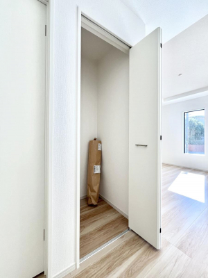 ���̑����ρ@�ݔ����R���������r���O���[�B�����Ɏ��[������ƕ����W�܂�LDK���X�b�L���Еt�������ł��ˁB  