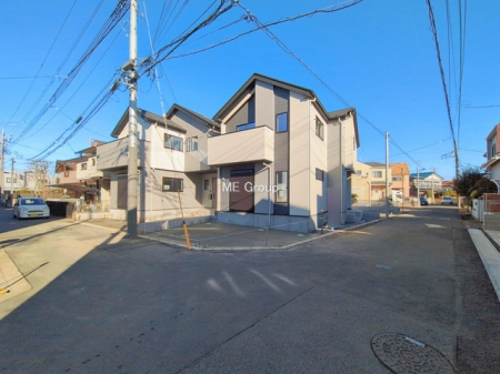 ���n�O�ώʐ^�@�`Exterior�`�@�O�ʓ��H�F�� 5m �����A�� 4m �����@��w�̈�ˌ��Ă𒆐S�Ƃ����X���݂����R�Ƒ����A���ӂ͍��������������Ă��Ȃ��̂ŁA�΂̑����ՐÂȎ����������ł��B