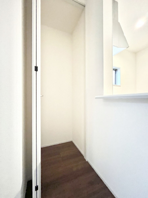 ���̑����ρ@���r���O���[�B�����Ɏ��[������ƕ����W�܂�LDK���X�b�L���Еt�������ł��ˁB  