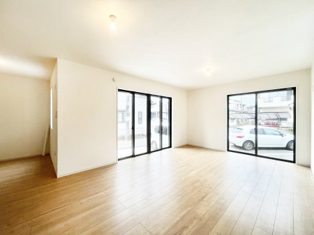 ̑ρ@Ƒ̏Ί炪RƐ܂ĂAȕ͋C̃_CjOɎdオĂ܂ 