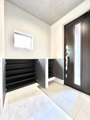 ���̑����ρ@�����Ղ���[�ł���V���[�Y�{�b�N�X�ŉƑ��S���̌C���A���ւ�������B  