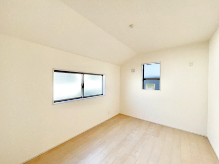 �Q���@�������P�������`Bed Room�`�@2�ʍ̌����m�ۂ������邢�����́A���ʂ����ǂ��A��ϋ��S�n�̗ǂ���ԂƂȂ��Ă���܂��B�u�₩�ȕ��������ċN���钩�́A���K�����̎n�܂�ɁI���������ʕ����ƂĂ��ǂ��Z�܂���